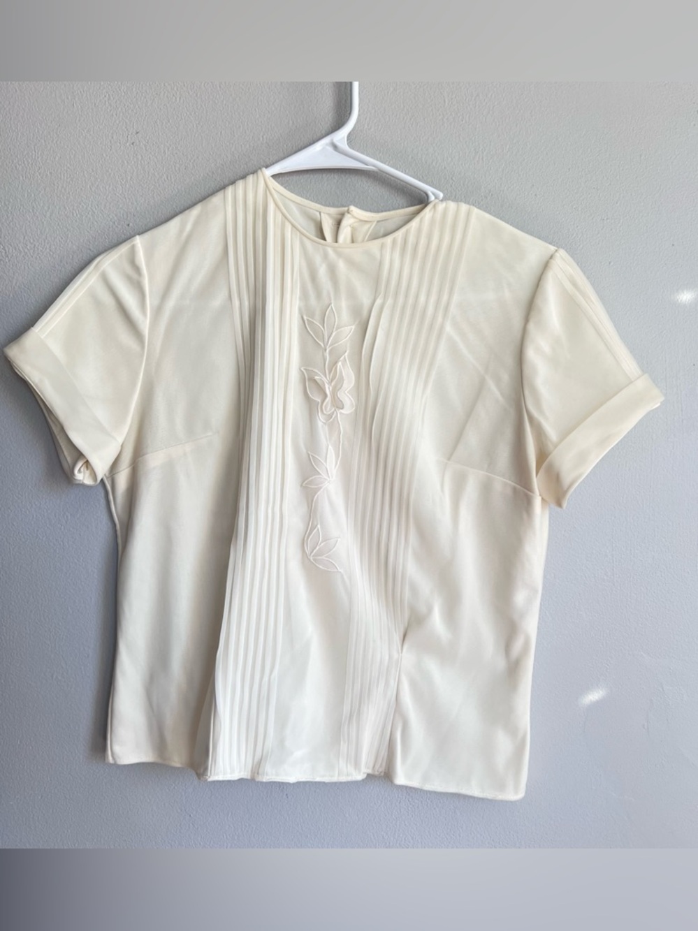 Vintage 70s Short Sleeve White Blouse with Applique Detail